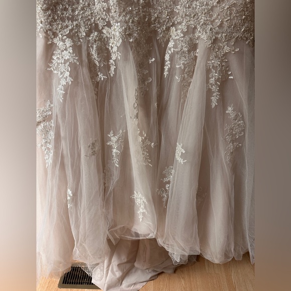 Champagne colored Mermaid style Essence of Australia wedding dress - Picture 3 of 7